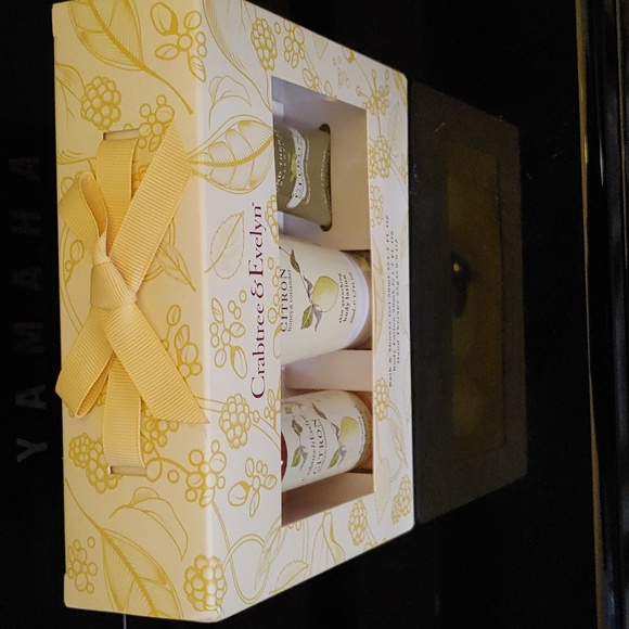 Crabtree & Evelyn Trio Gift Box - Picture 3 of 3